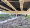 Sand tracking bridge