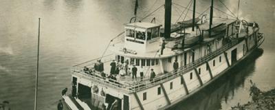 "Modoc" unloading at Wilsonville. [1906 or 1907]