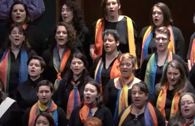 photo of Portland Lesbian Choir singing