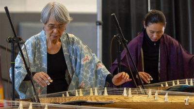 oregon koto-kai members perform on japanese koto