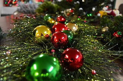 Winter holiday garland