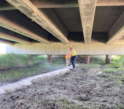 Sand tracking bridge