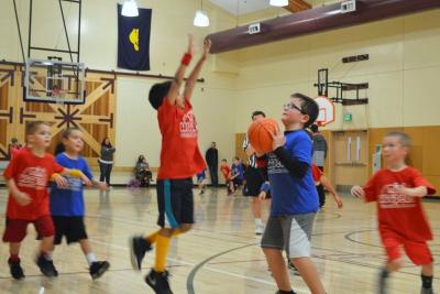children playing basketball