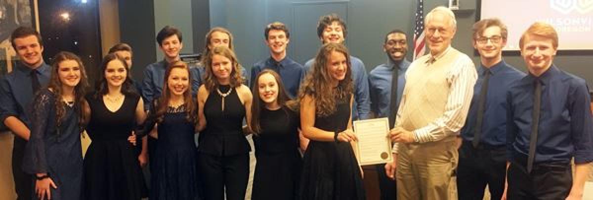 tim knapp giving award to choir