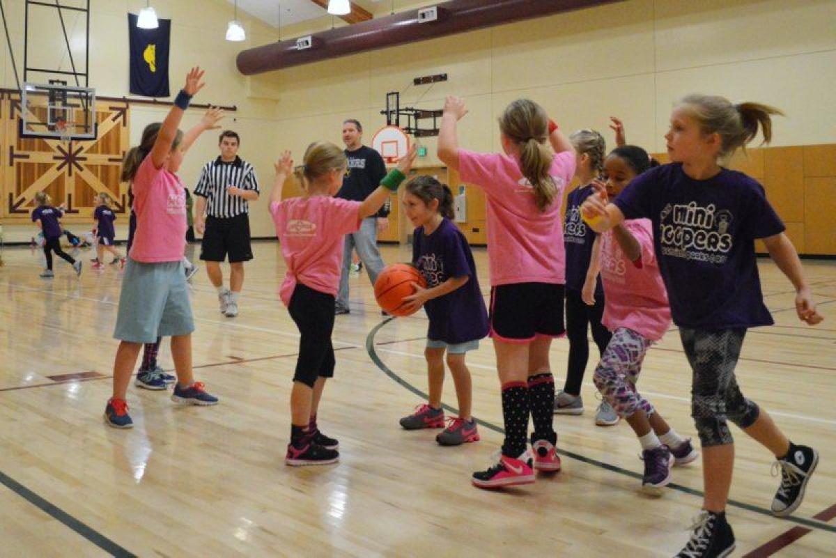 Kids playing mini hoopers basketball