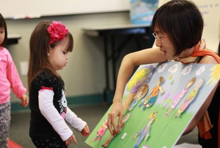 young girl learning Mandarin with Sharon of Heart Strings Mandarin