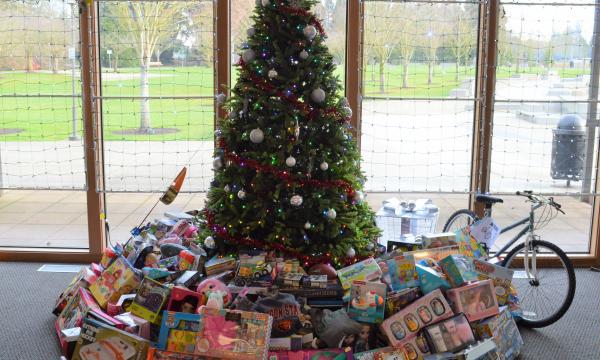 tree with presents